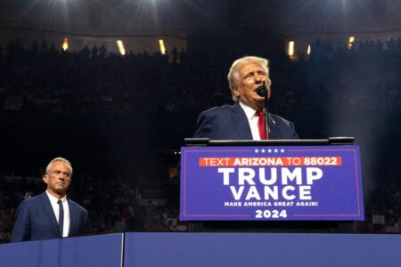 Donald Trump thanks Arizona, says he’ll back Karrin Taylor Robson if she runs for governor – The Arizona Republic