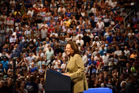 Harris holds campaign rally in Phoenix as early voting gets underway in Arizona – PBS
