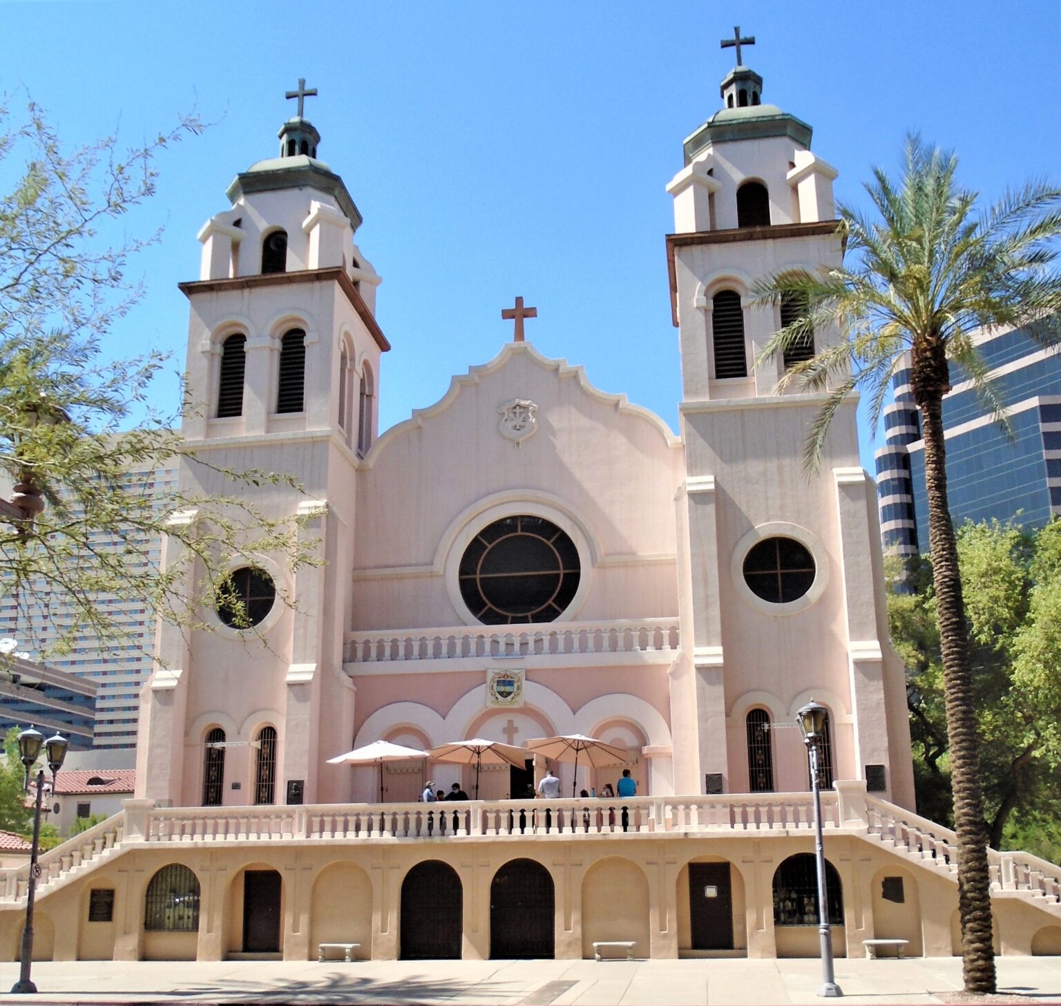 2 Phoenix churches featured in podcast about resurgence of Christian nationalism in U.S. politics – KJZZ
