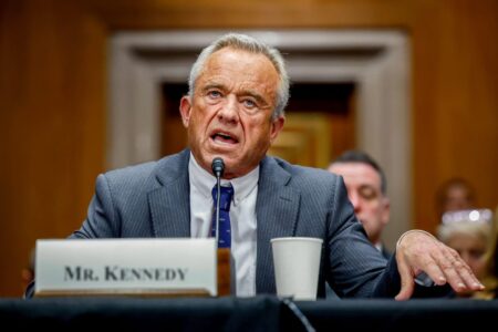 RFK Jr. hiked ‘extremely difficult’ Phoenix trail in July heat – while wearing jeans – USA Today