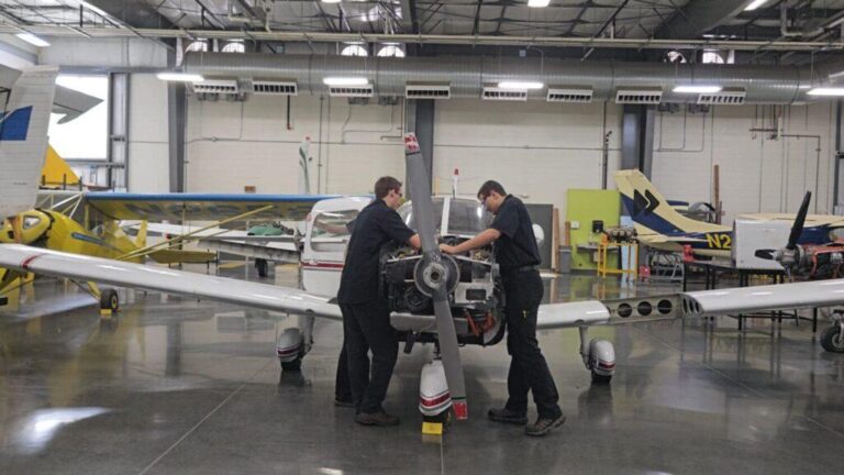 Aviation technician program helps train mechanics in Phoenix – KTAR News 92.3 FM