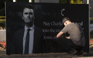 Turning Point USA HQ in Phoenix becomes memorial for Charlie Kirk – yahoo.com