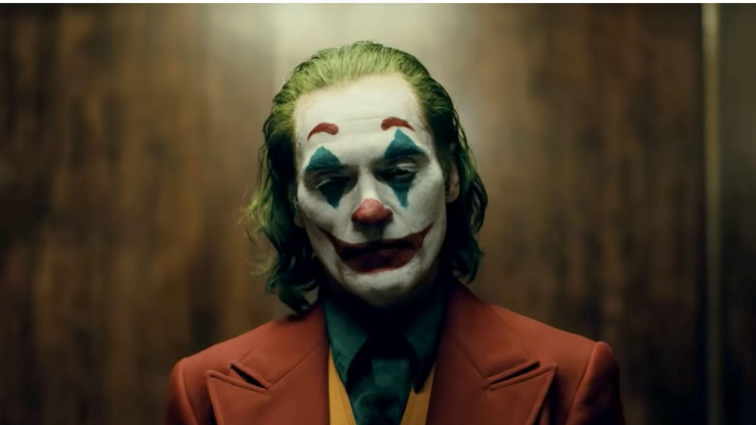 ‘Joker’ review: Joaquin Phoenix aces a chilling role in a flawed film – USA Today