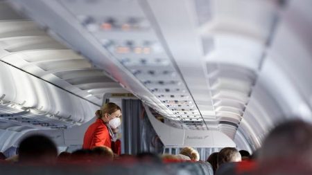 Investigation Launched into Potential Hate Crime Targeting Phoenix Flight Attendant Attack on Phoenix flight attendant investigated as possible hate crime – KTAR News 92.3 FM