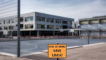 Phoenix school put on lockdown for weapon – KTAR News 92.3 FM