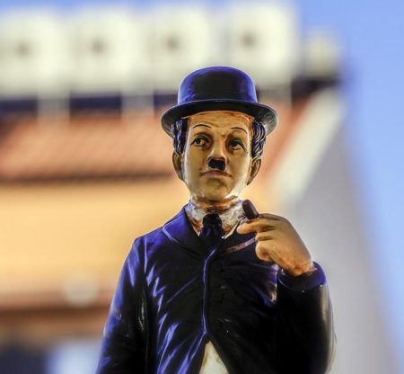Charlie Kirk statue vandalized at Turning Point’s Phoenix HQ – KTAR News 92.3 FM